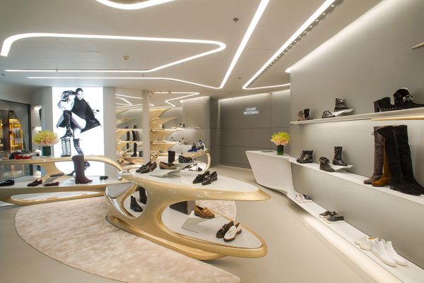 Tienda Stuart Weitzman by Zaha Hadid - Comportamiento del Consumidor