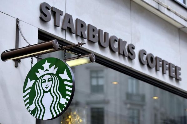 fachada de tienda Starbucks coffee