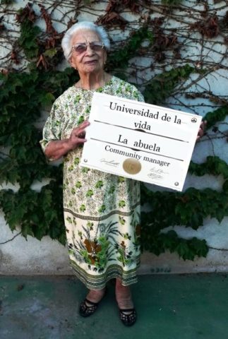 Mi abuela, la community Manager